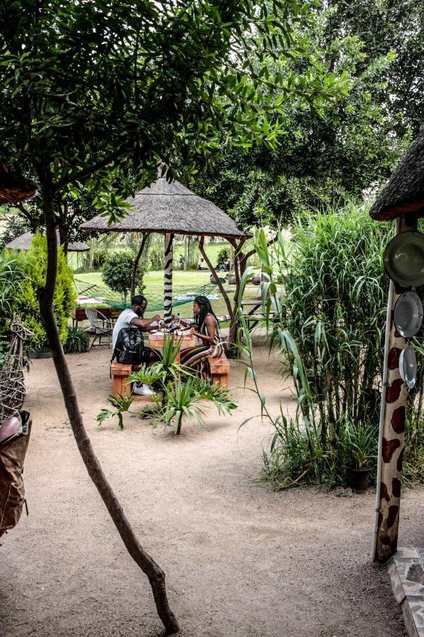 Albergue Lebo'S Soweto Backpackers Exterior foto