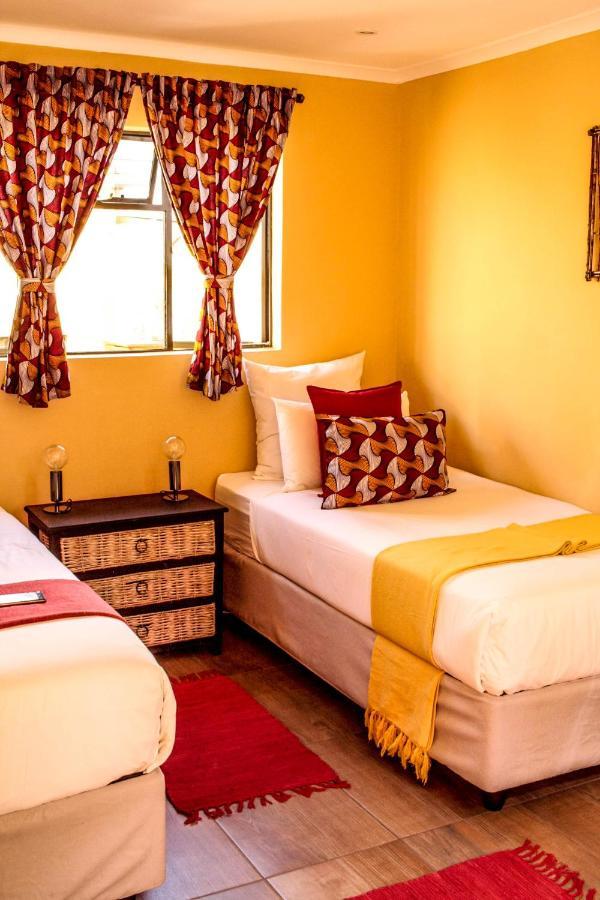 Albergue Lebo'S Soweto Backpackers Exterior foto